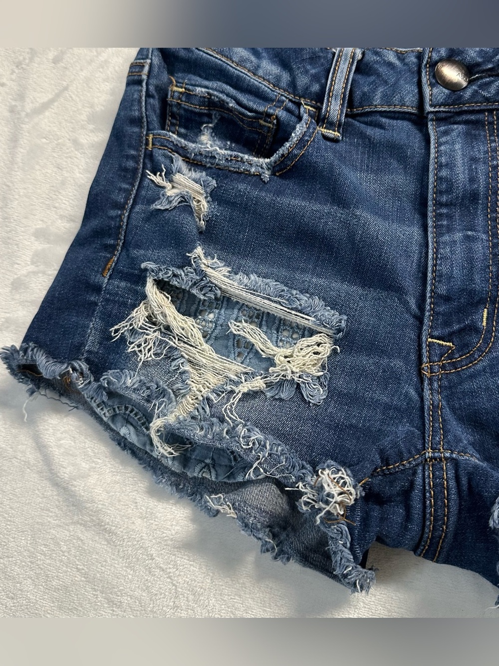 AMERICAN EAGLE women's navy distressed boho embroidered pocket shorts, 6 US.